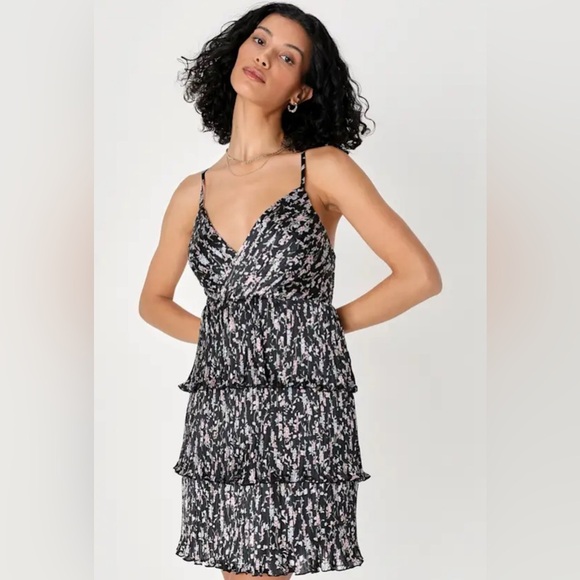 Lulus Quaint Cutie, size Small, Black Floral Pleated Tiered Mini Dress - Picture 2 of 8